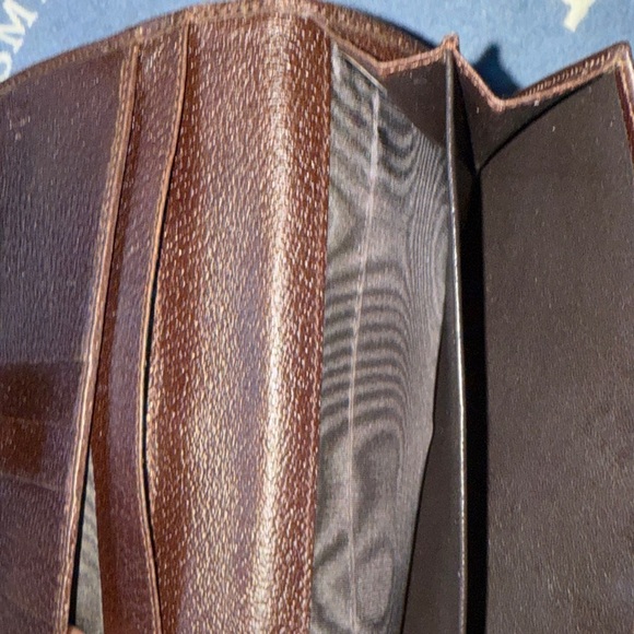 Gucci Beige and Brown Monogram Wallet - Picture 9 of 12